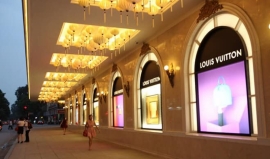 Cho thuê 420m2 showroom, shop ở mp Tràng Tiền mặt tiền 22m