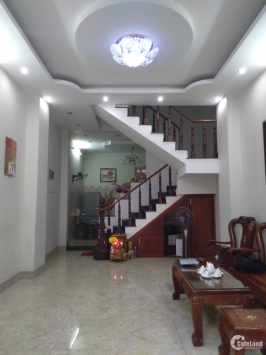 Cho thuê nhà nguyên căn 3 tầng + 4 phòng ngủ đường Nguyễn Tuyển