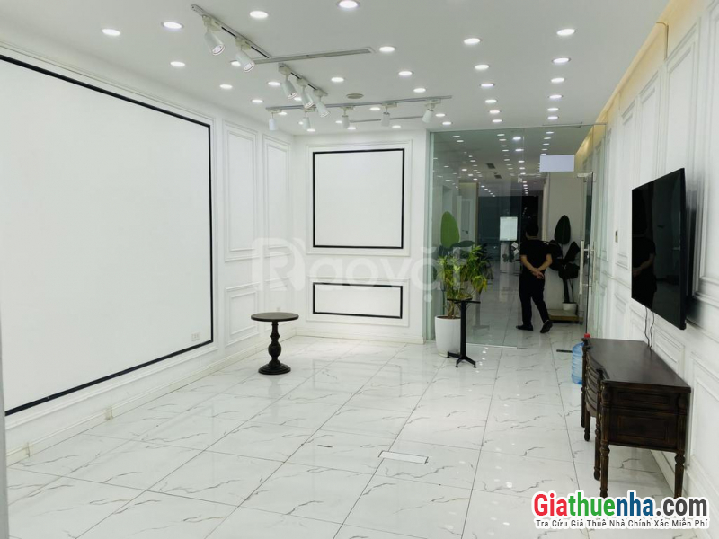 Cho thuê nhà phố Phó Đức Chính 9 tầng, sàn 135m2 cạnh hồ Trúc Bạch