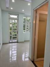 Cho thuê nhà nguyên căn 3 tầng đẹp mới – hẻm xe hơi
